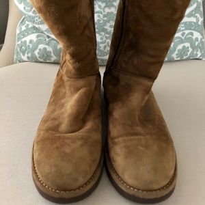 UGG boots short with zipper